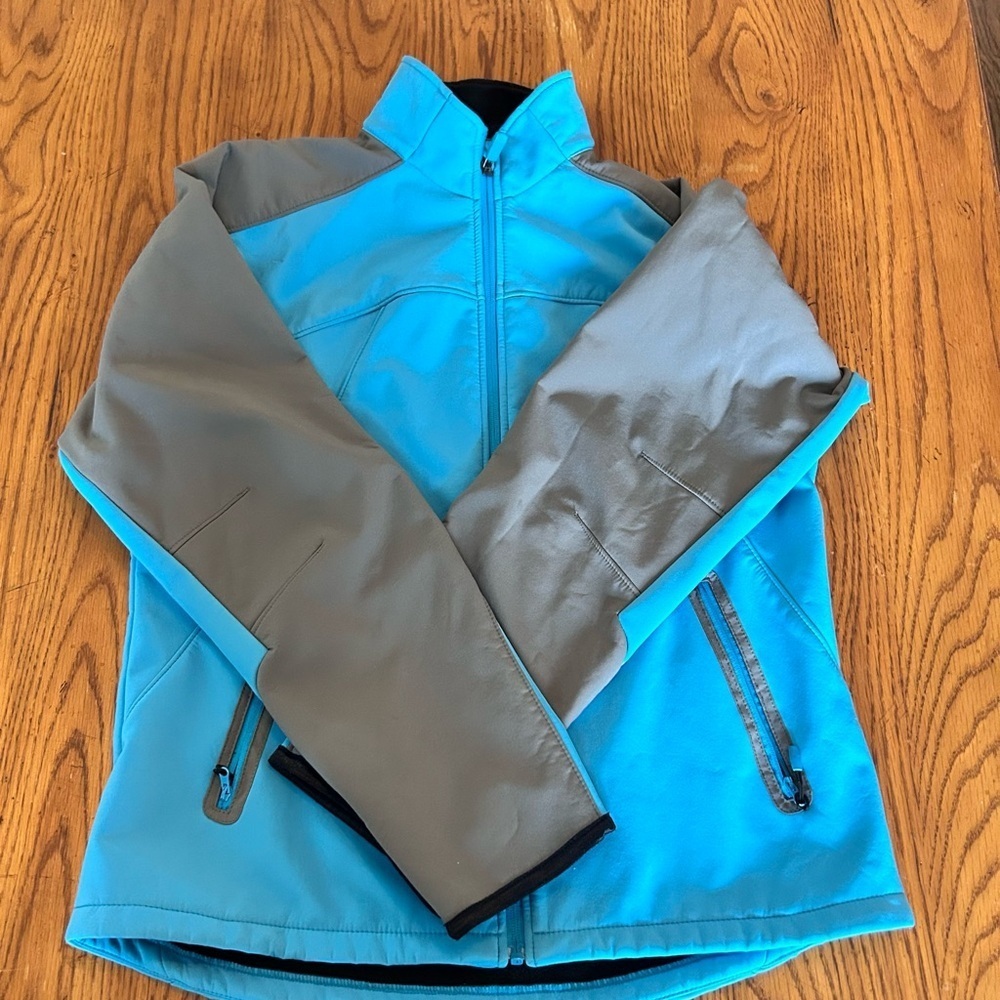 Predator Women’s Jacket
Size L